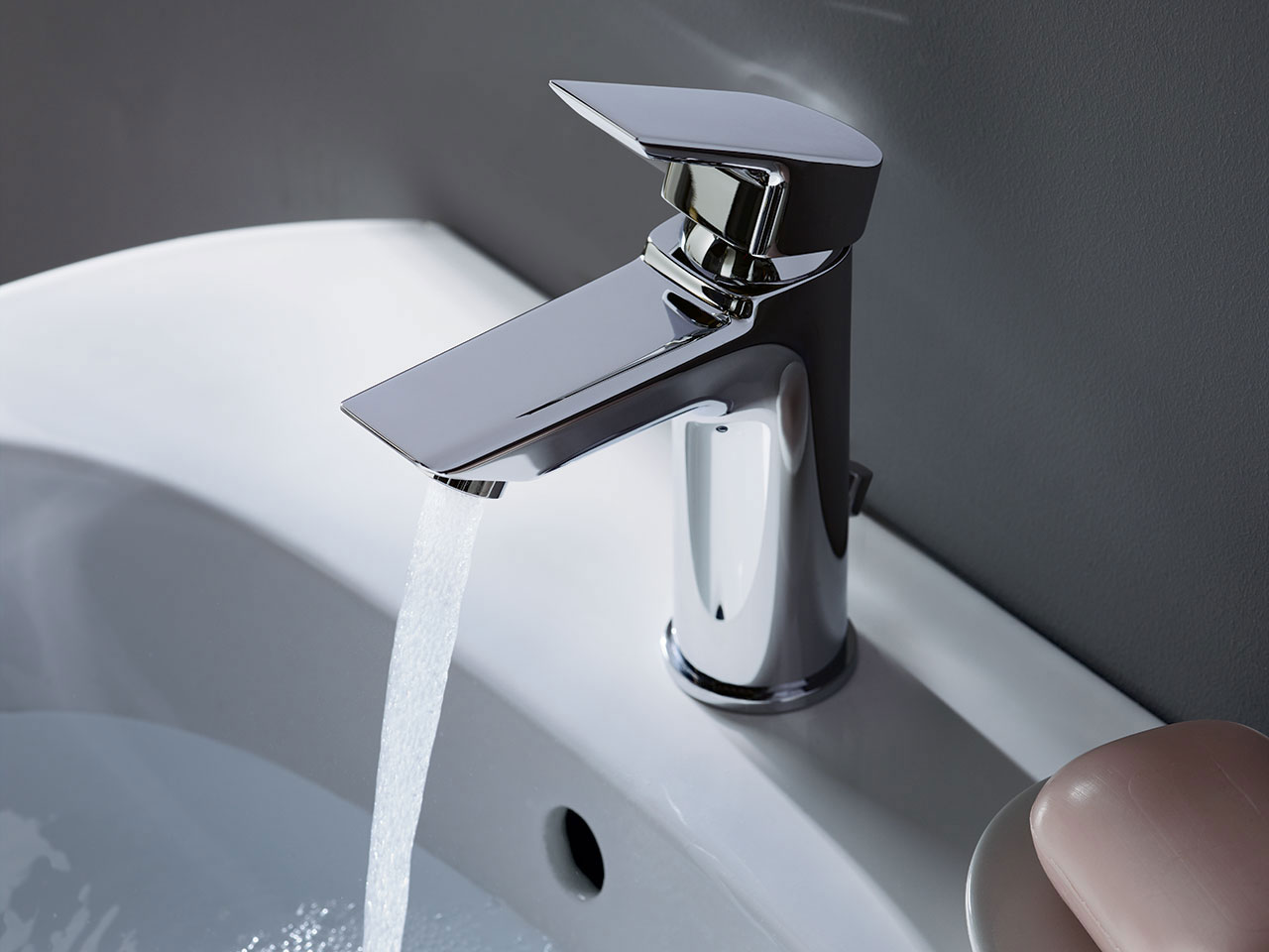 are bathroom sink taps a standard size